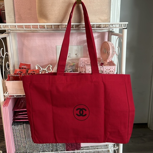 CHANEL Red Elegant Tote Bag - Picture 10 of 10